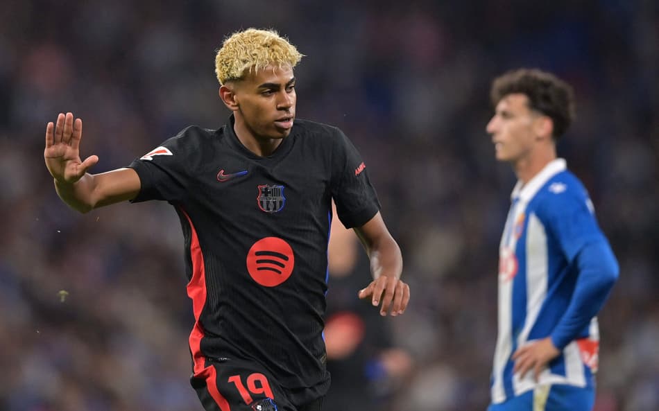 Yamal comemora gol pelo Barcelona contra o Espanyol (Foto: Manaure Quintero/AFP)