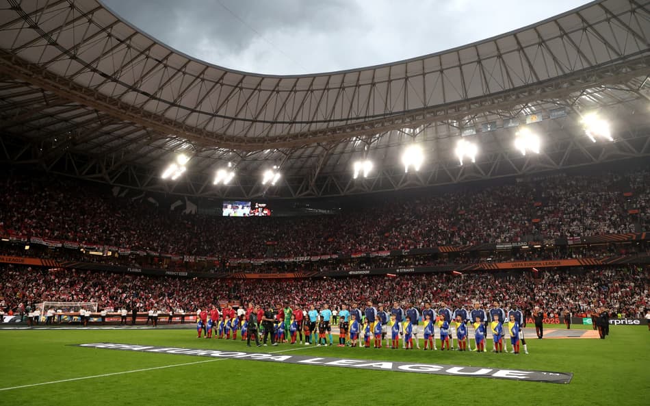 Tottenham e United decidem a Liga Europa