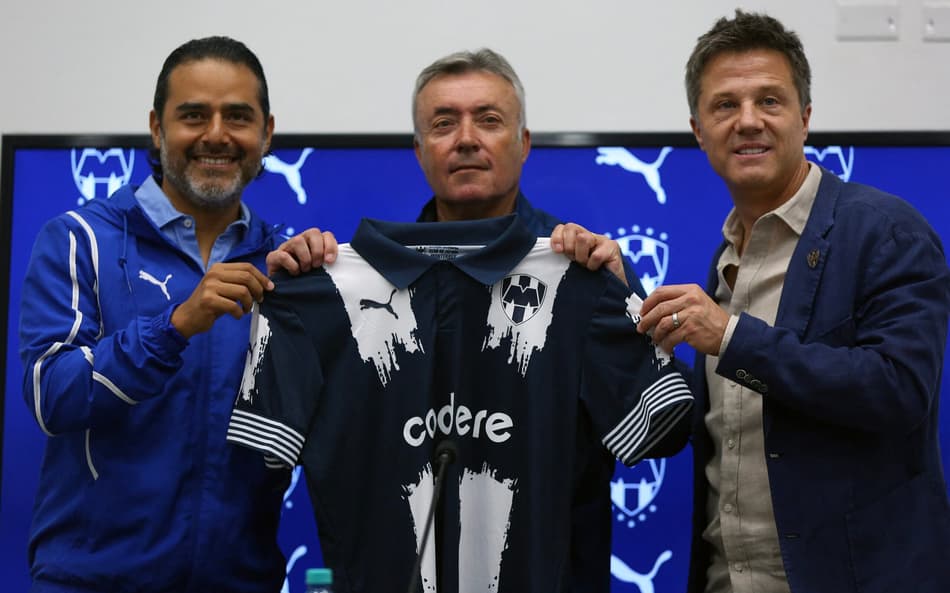 Domènec Torrent é apresentado no Monterrey, do México