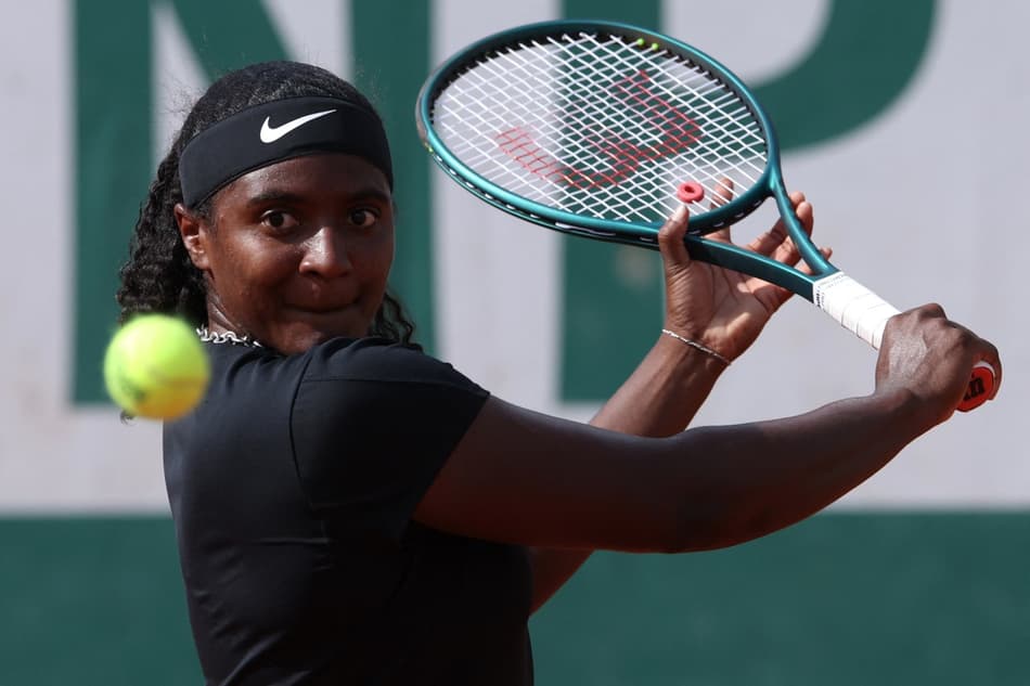 A americana Hailey Baptiste na partida contra a espanhola Jessica Bouzas Maneiro (Foto: Alain JOCARD / AFP)