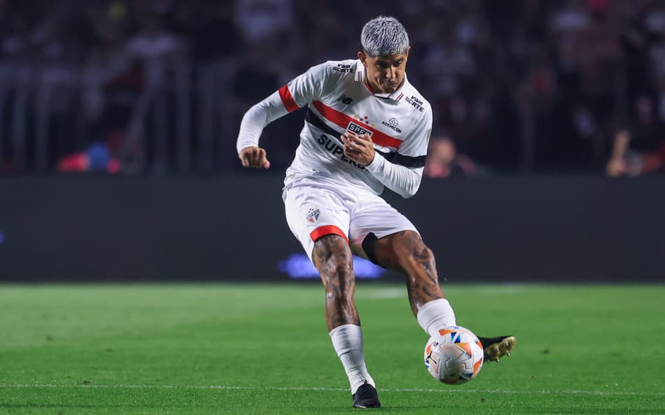 Jogos de hoje: quem joga no futebol e onde assistir ao vivo (02/04/2025)
