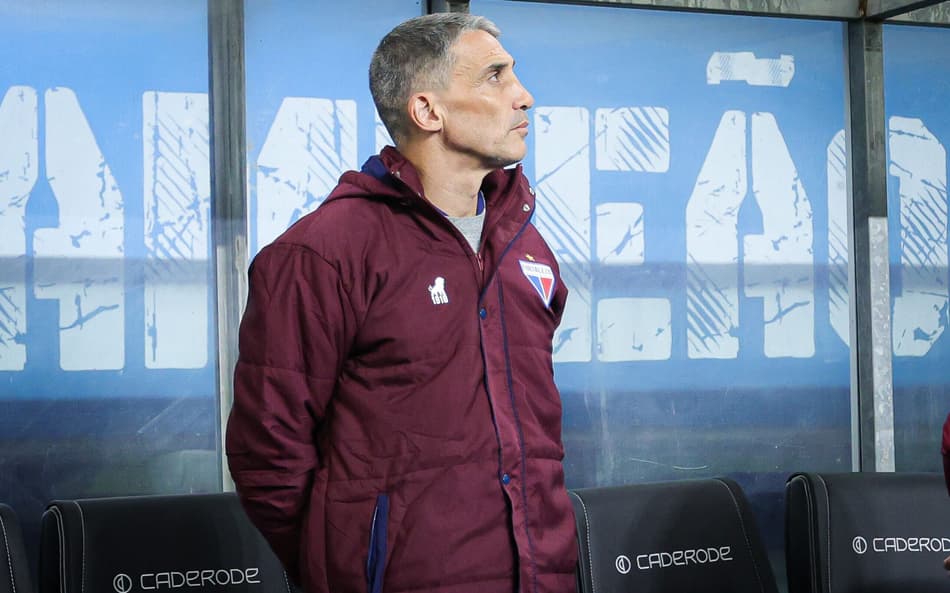 Vojvoda, técnico do Fortaleza, na temporada 2024 (Foto: Maxi Franzoi/AGIF)