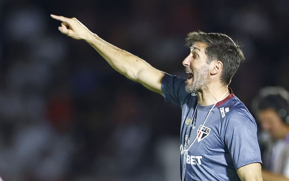 Maxi Cuberas comandou a equipe do São Paulo contra o Botafogo-SP pela estreia do Paulistão.