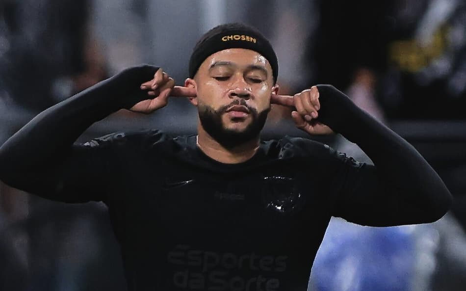 Memphis Depay na vitória do Corinthians sobre o Vasco