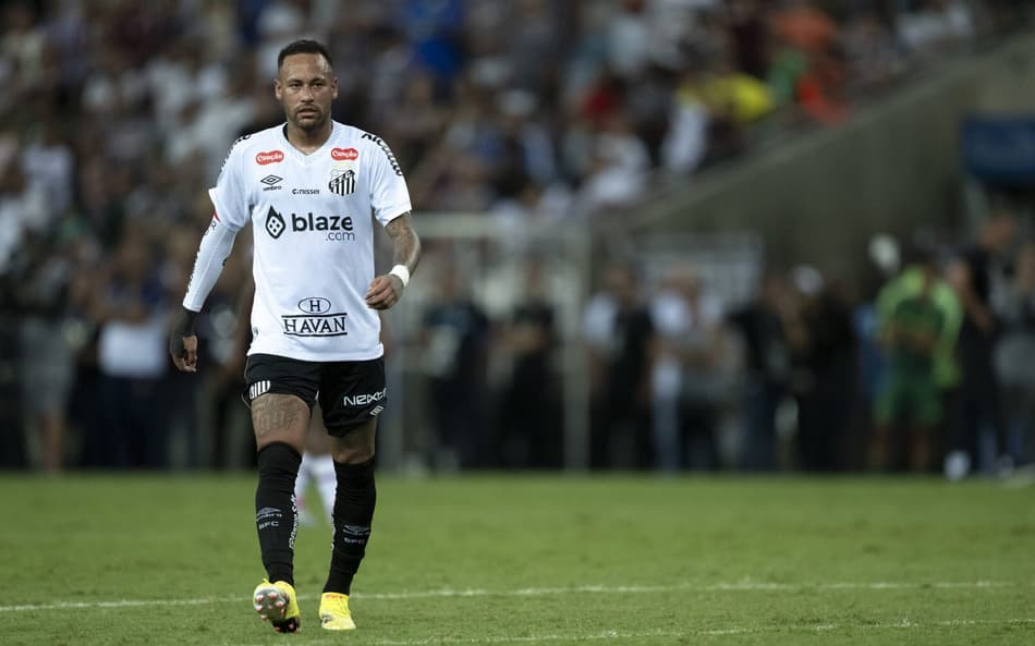 Neymar no duelo do Santos contra o Fluminense