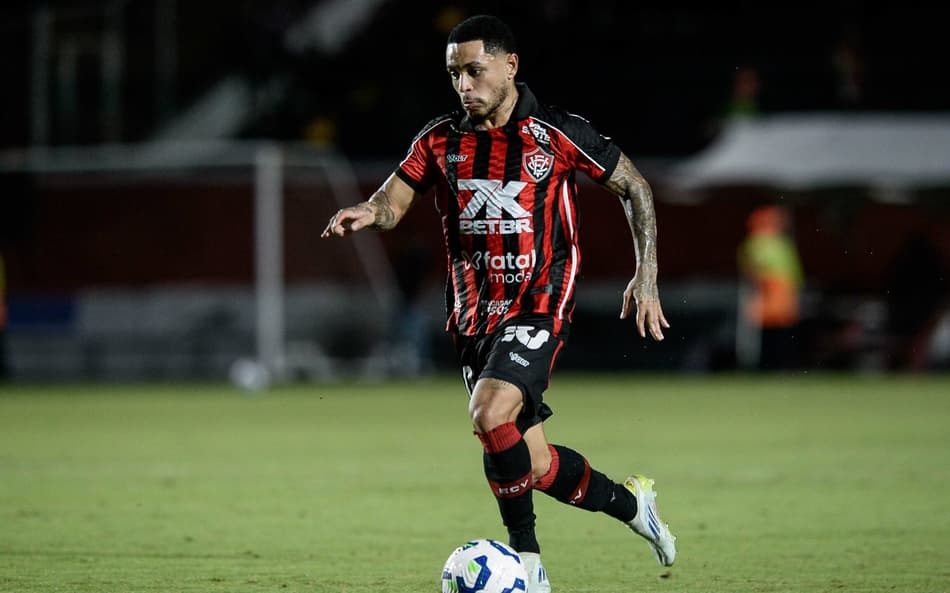 Matheuzinho em ação pelo Vitória Foto: Jhony Pinho/AGIF