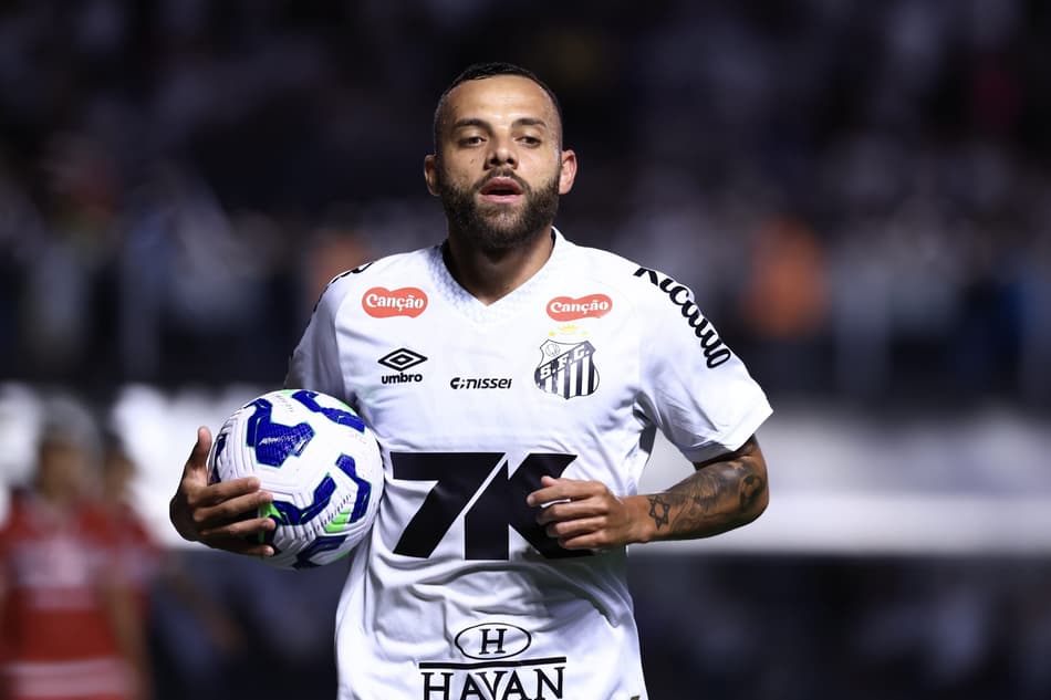 Guilherme foi o artilheiro do Santos pelo Paulistão 2025 com 10 gols. (Foto: Marcello Zambrana/AGIF)
