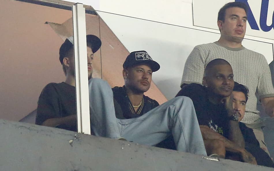 Neymar em camarote na Vila Belmiro