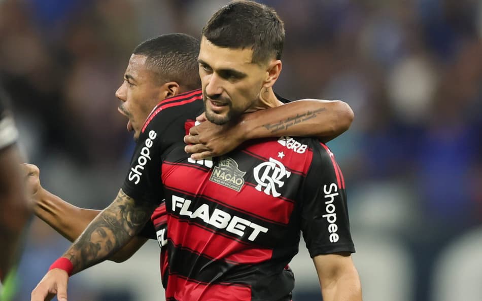 Arrascaeta não comemora gol do Flamengo contra o Cruzeiro (Foto: Gilson Lobo/AGIF)