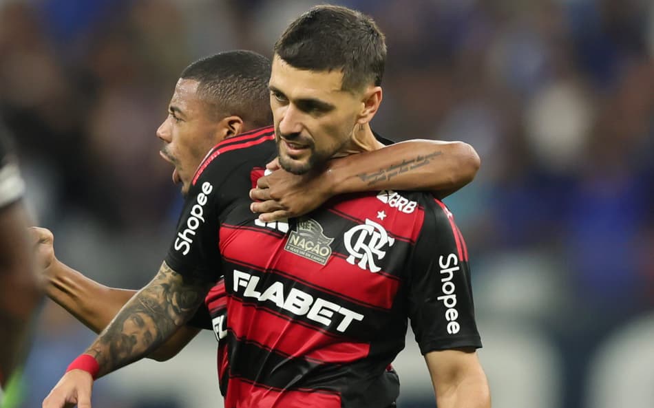 Arrascaeta não comemora gol do Flamengo contra o Cruzeiro (Foto: Gilson Lobo/AGIF)