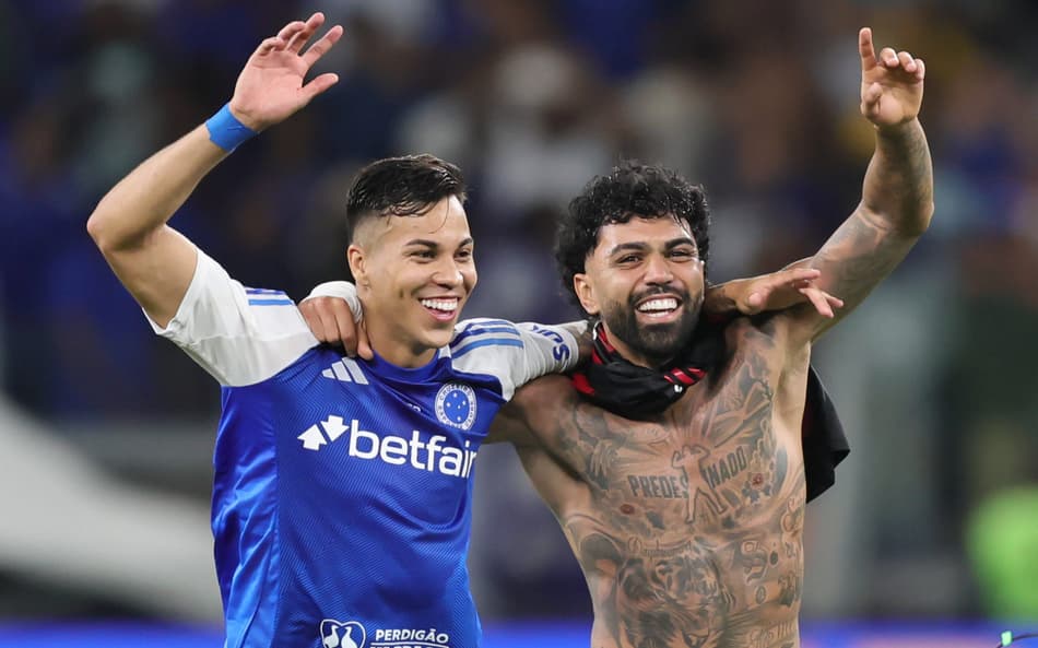 Kaio Jorge e Gabigol comemoram vitória do Cruzeiro sobre o Flamengo (Foto: Gilson Lobo/AGIF)