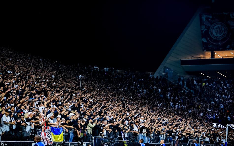 Corinthians recebe o Santos (Foto: Fabio Giannelli/AGIF)