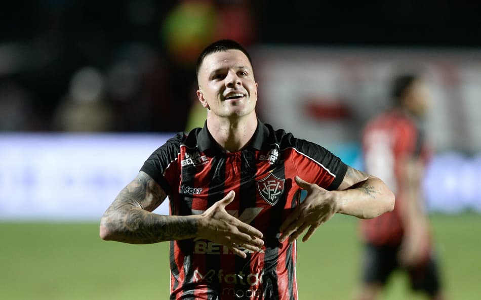 Renato Kayzer estreia com dois gols pelo Vitória Foto: Walmir Cirne/AGIF