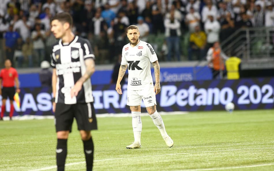 Zé Rafael entra no fim do segundo tempo do jogo entre o Santos e o Ceará, no Allianz Parque. (Foto: Mauricio De Souza/AGIF)