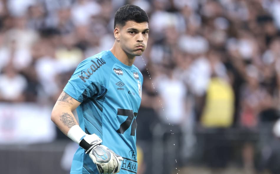 Gabriel Brazão tem 24 jogos na temporada pelo Santos. (Foto: Marcello Zambrana/AGIF)