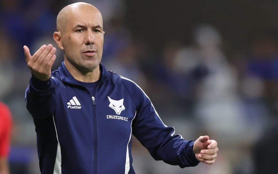 Técnico do Cruzeiro, Leonardo Jardim (Foto: Gilson Lobo/AGIF)