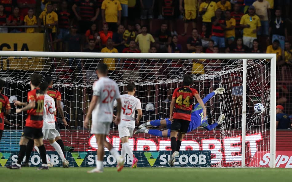 Gol de Gustavo Prado, do Internacional
