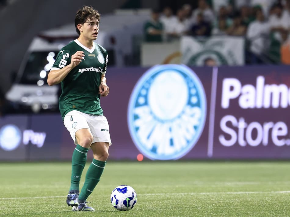 Giay, lateral-direito do Palmeiras