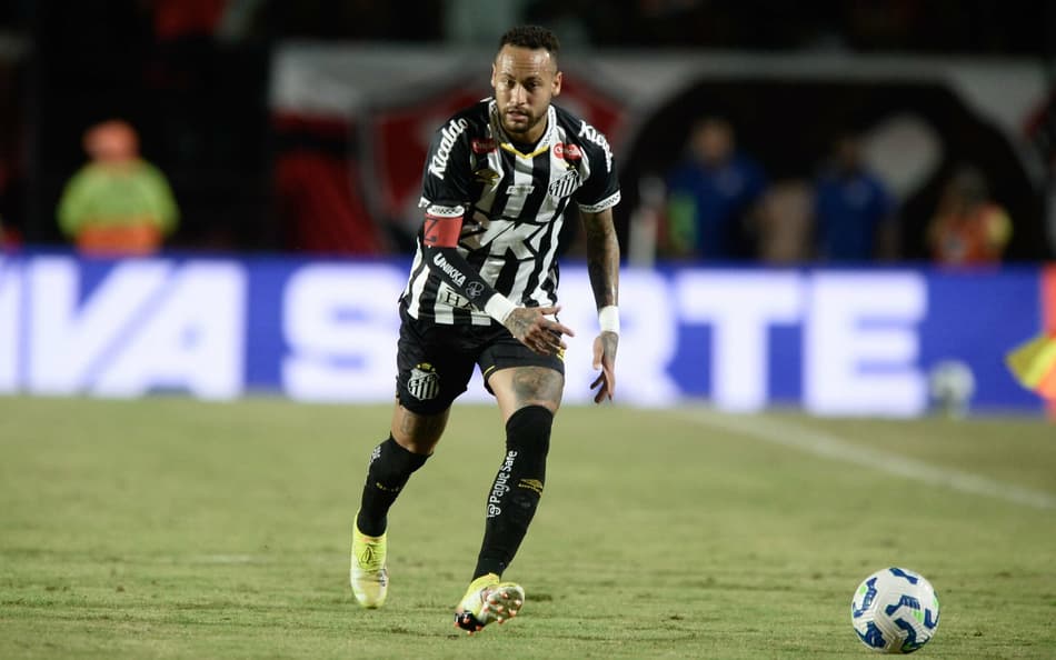 Neymar em ação no jogo do Santos com o Vitória