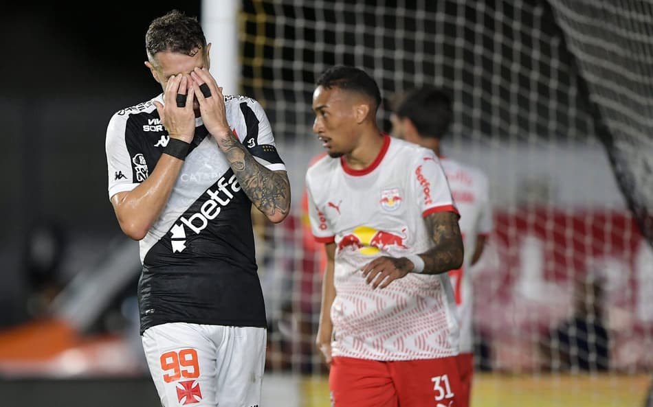 Vegetti lamenta lance em Vasco x Bragantino (Foto: Thiago Ribeiro/AGIF)