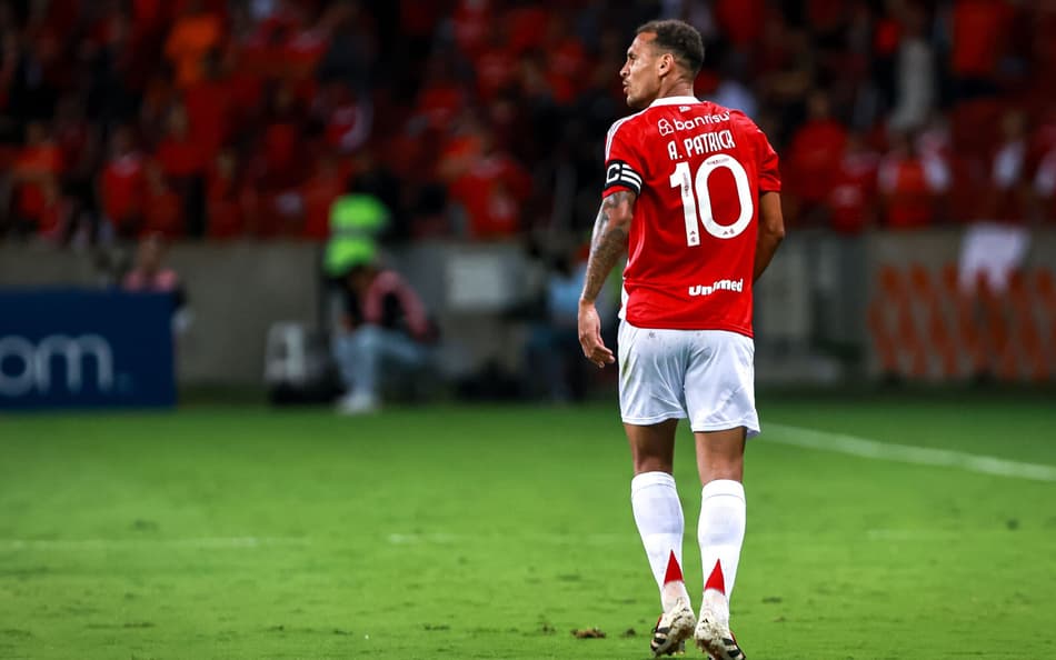 Alan Patrick em ação pelo Internacional