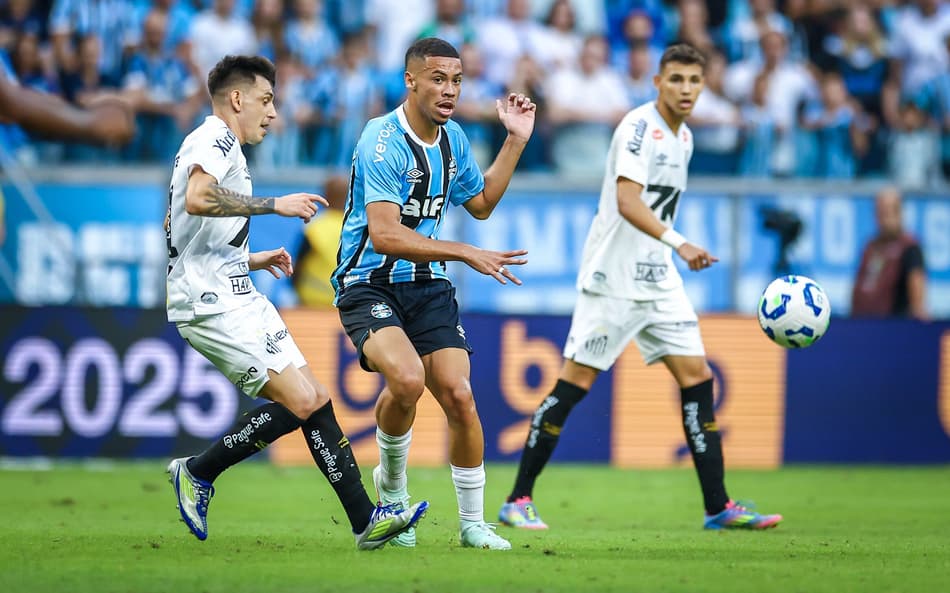 Alysson entrou no intervalo da vitória do Grêmio sobre o Santos. (Foto: Lucas Uebel/Grêmio FBPA)