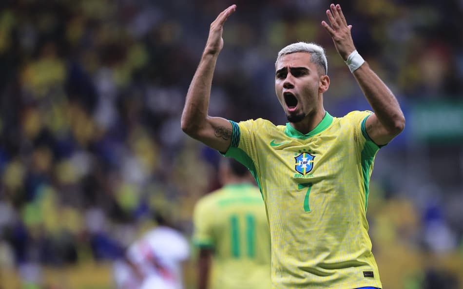 Andreas Pereira celebra gol marcado com a Seleção Brasileira diante do Peru