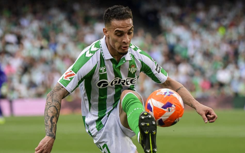Antony em ação pelo Betis em jogo do Campeonato Espanhol