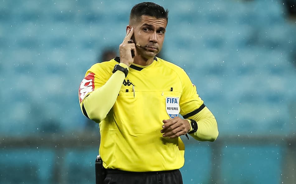 Bruno Arleu de Araújo em jogo do Grêmio. (Foto: Pedro H. Tesch/AGIF)