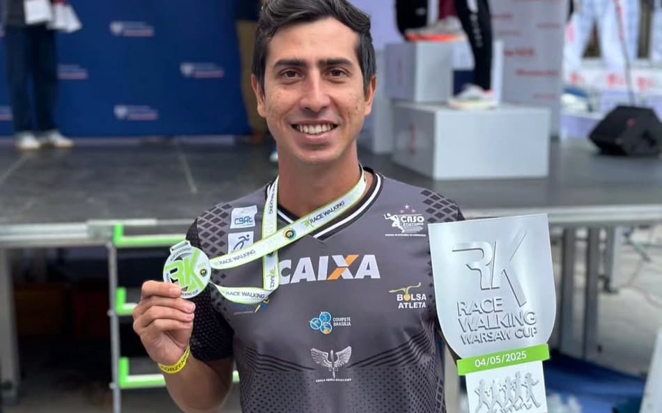 Caio Bonfim ganhou prata no Circuito Mundial de Varsóvia (Foto: Reprodução/Redes Sociais)