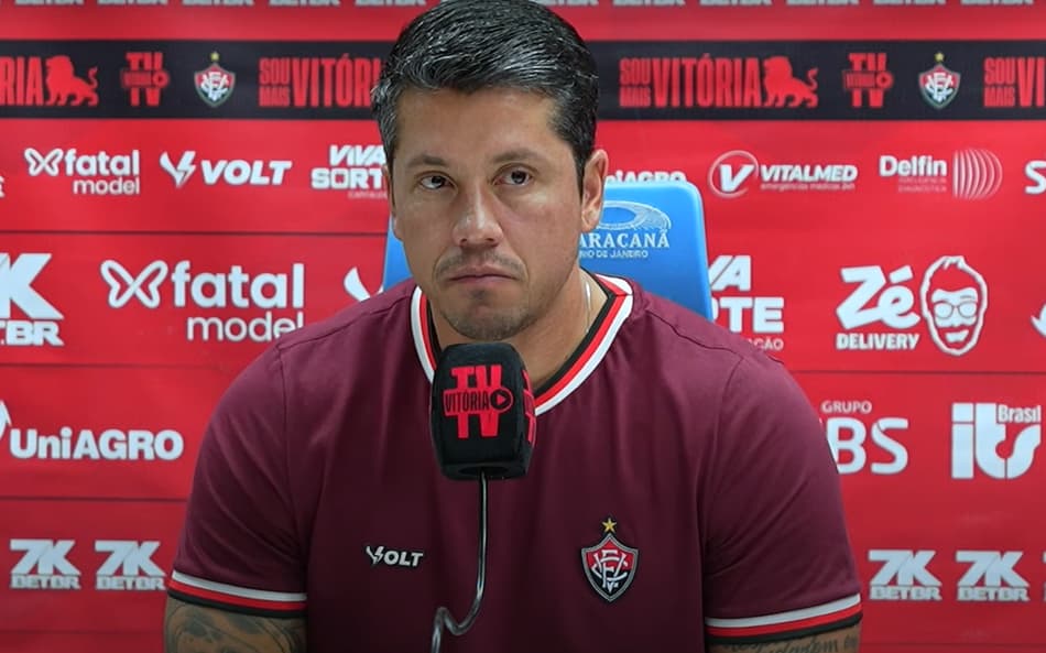 Thiago Carpini em entrevista coletiva Foto: Reprodução / TV Vitória