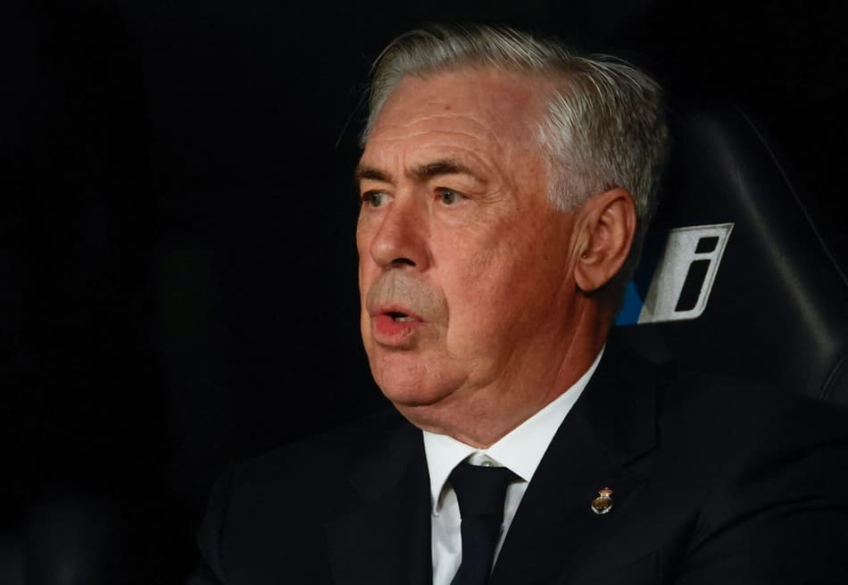 Carlo Ancelotti no banco do Real Madrid em sua penúltima partida no Santiago Bernabéu