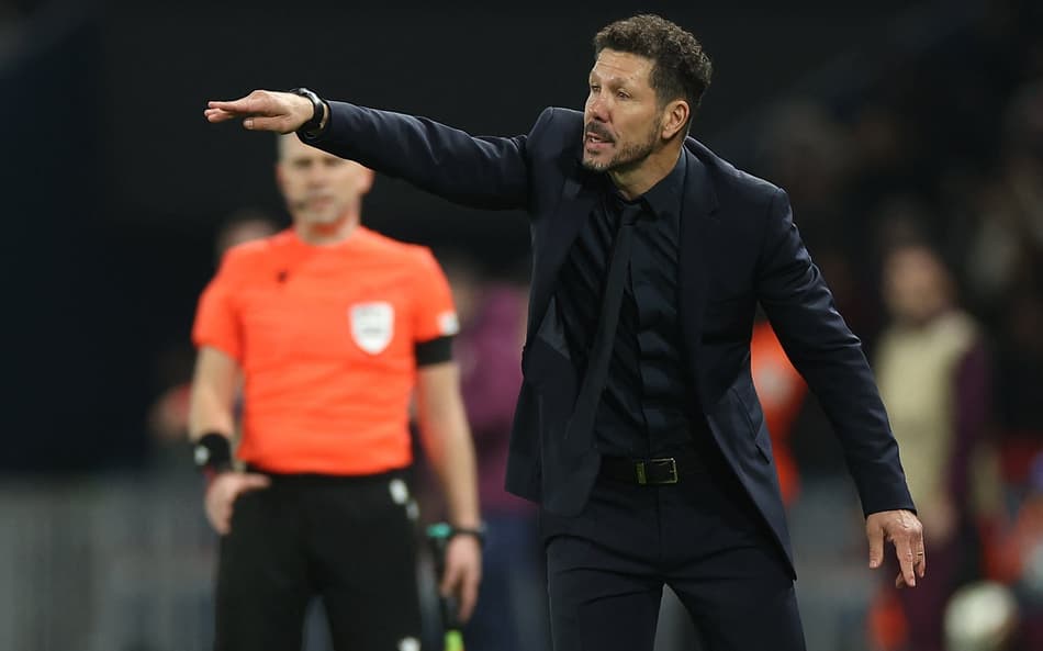Diego Simeone em PSG x Atlético de Madrid pela Champions League (Foto: FRANCK FIFE / AFP)