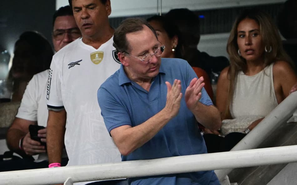 Dono do Botafogo, Textor esteve ao lado de Renato Paiva durante decisão da Recopa Sul-Americana