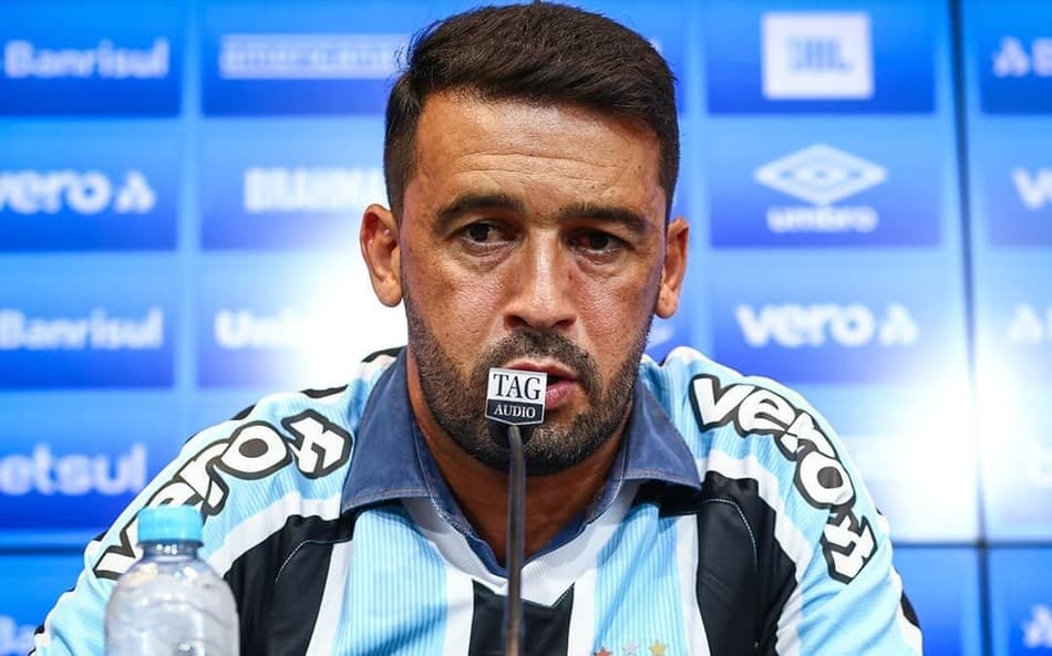 Edílson em entrevista coletiva na sua última passagem pelo Grêmio. (Foto: Lucas Uebel/Grêmio FBPA)