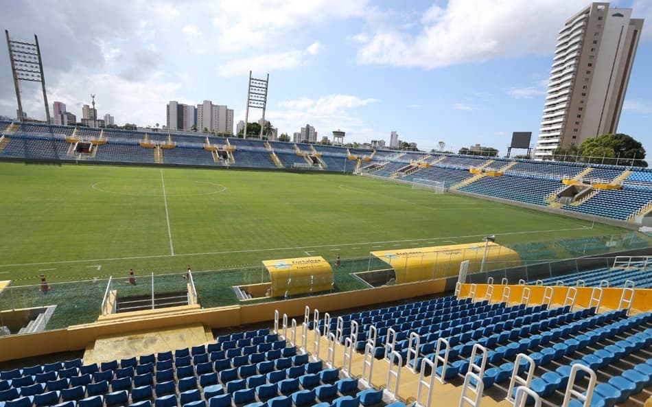 Estádio Presidente Vargas, em Fortaleza (Foto: Marcos Moura)