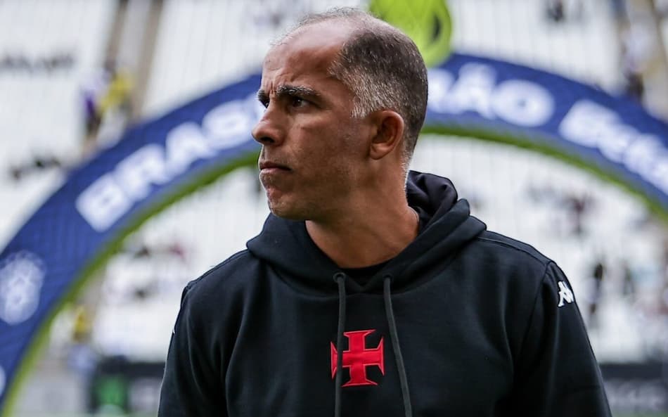 Felipe, treinador do Vasco, concede entrevista coletiva