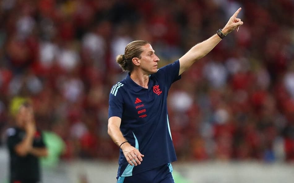 Filipe Luís sofre com desfalques no Flamengo (Foto: Gilvan de Souza/Flamengo)