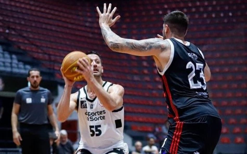 Flamengo e Corinthians em jogo do NBB (Foto: Beto Miller)