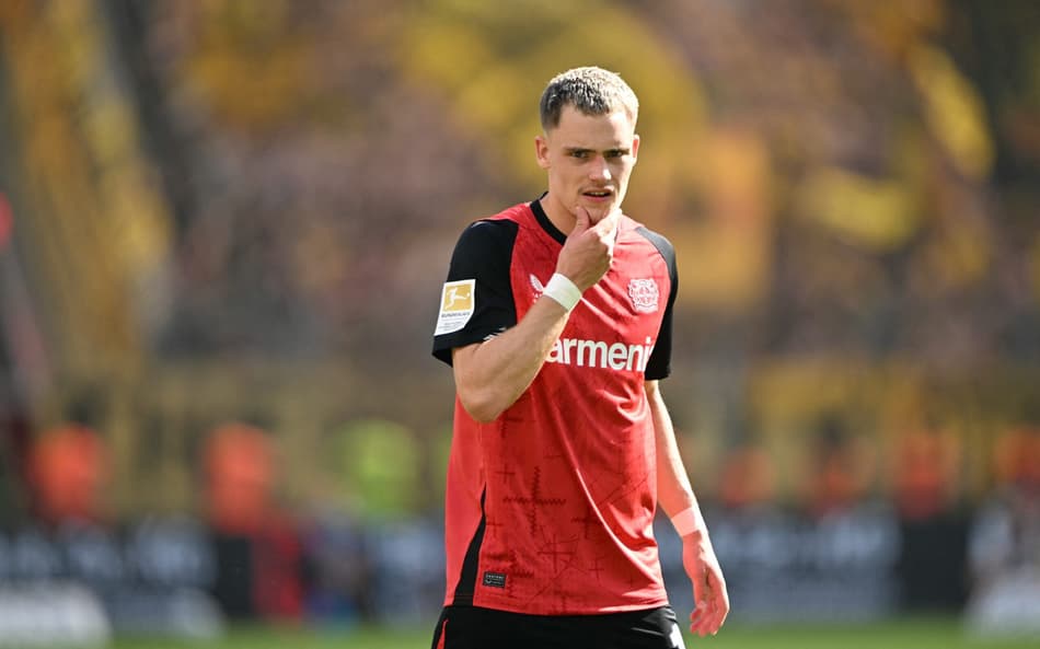 Florian Wirtz em ação pelo Bayer Leverkusen contra o Dortmund, pela Bundesliga