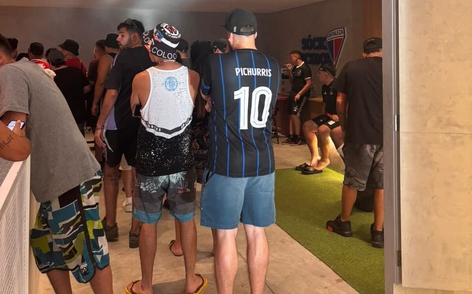 Torcedores do Colo-Colo foram vistos em Fortaleza antes da partida pela Libertadores (Foto: reprodução/X)