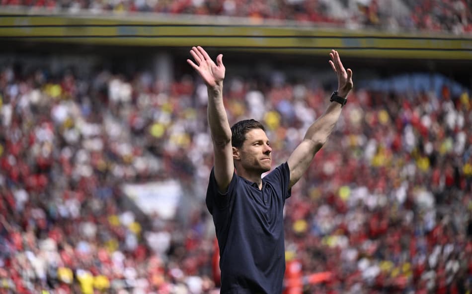 Futuro técnico do Real Madrid, Xabi Alonso agradece torcida do Bayer Leverkusen em último jogo em casa
