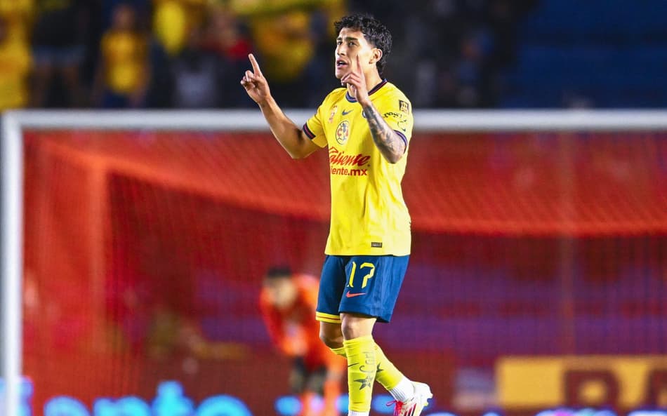 Álex Zendejas comemora gol pelo América do México