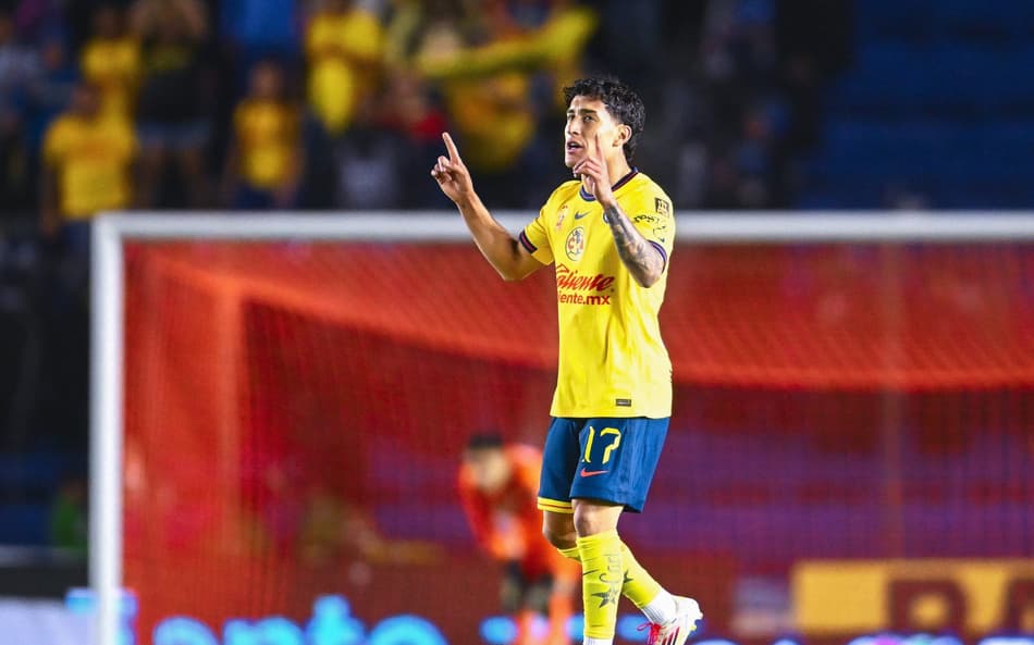 Álex Zendejas comemora gol pelo América do México