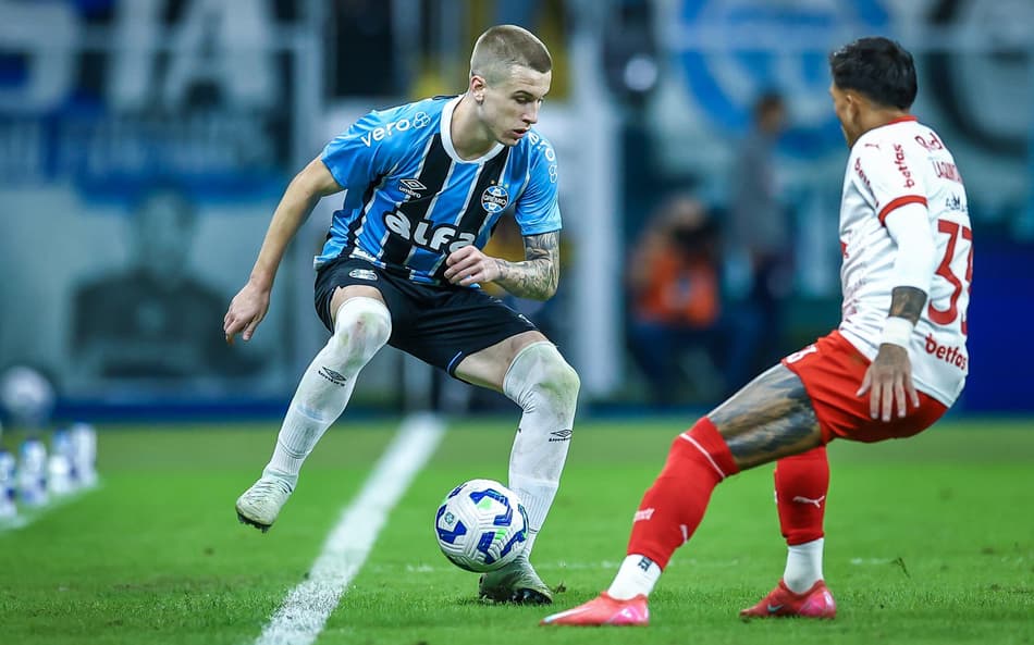 Igor Serrote foi titular nas últimas três partidas do Grêmio. (Foto: Lucas Uebel/Grêmio FBPA)