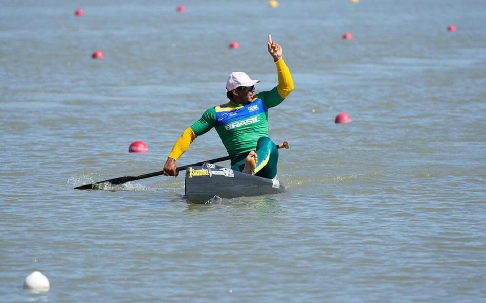 Isaquias Queiroz conquista ouro em Copa do Mundo de Canoagem na Hungria