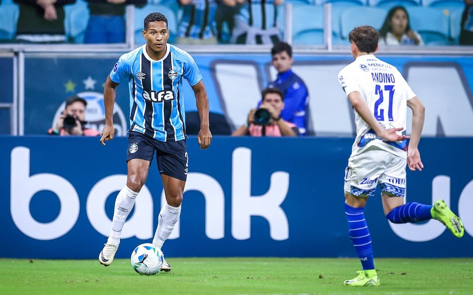 João Lucas passa a ser o único lateral direito à disposição de Mano Menezes no Grêmio. (Foto: Lucas Uebel/Grêmio FBPA)
