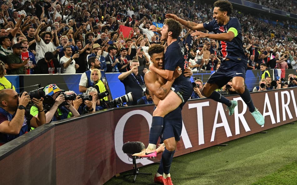 Jogadores do PSG celebram gol marcado contra a Inter de Milão na final da Champions