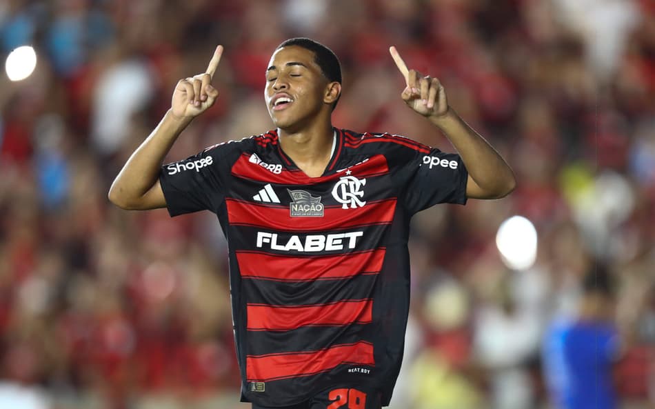 Joshua comemora gol pelo Flamengo e agradece oportunidade com o técnico Filipe Luís