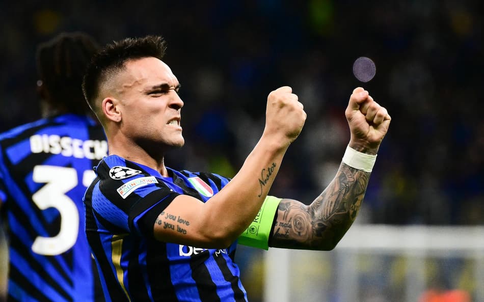 Lautaro comemora gol pela Inter de Milão contra o Barcelona